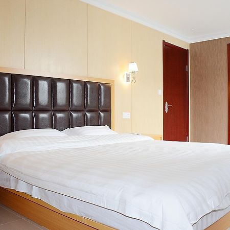 100 Inn Plus Pudong Airport Hotel Shanghai Exterior foto